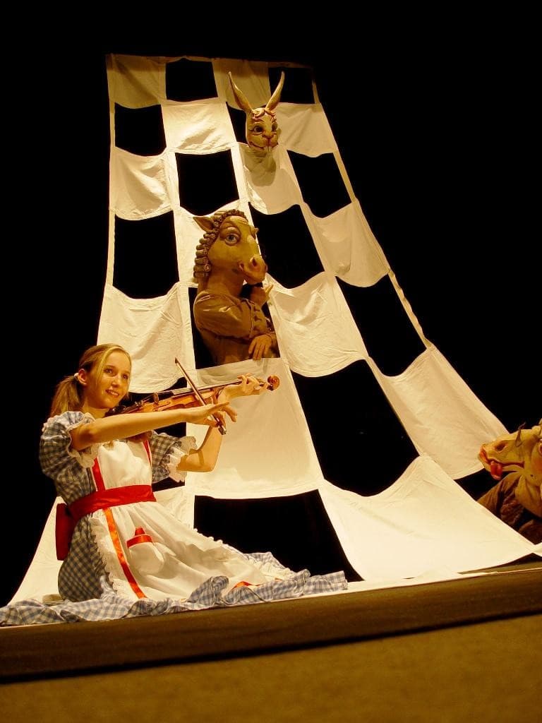 Постер Alice in Wonderland: Black Light Theatre of Prague
